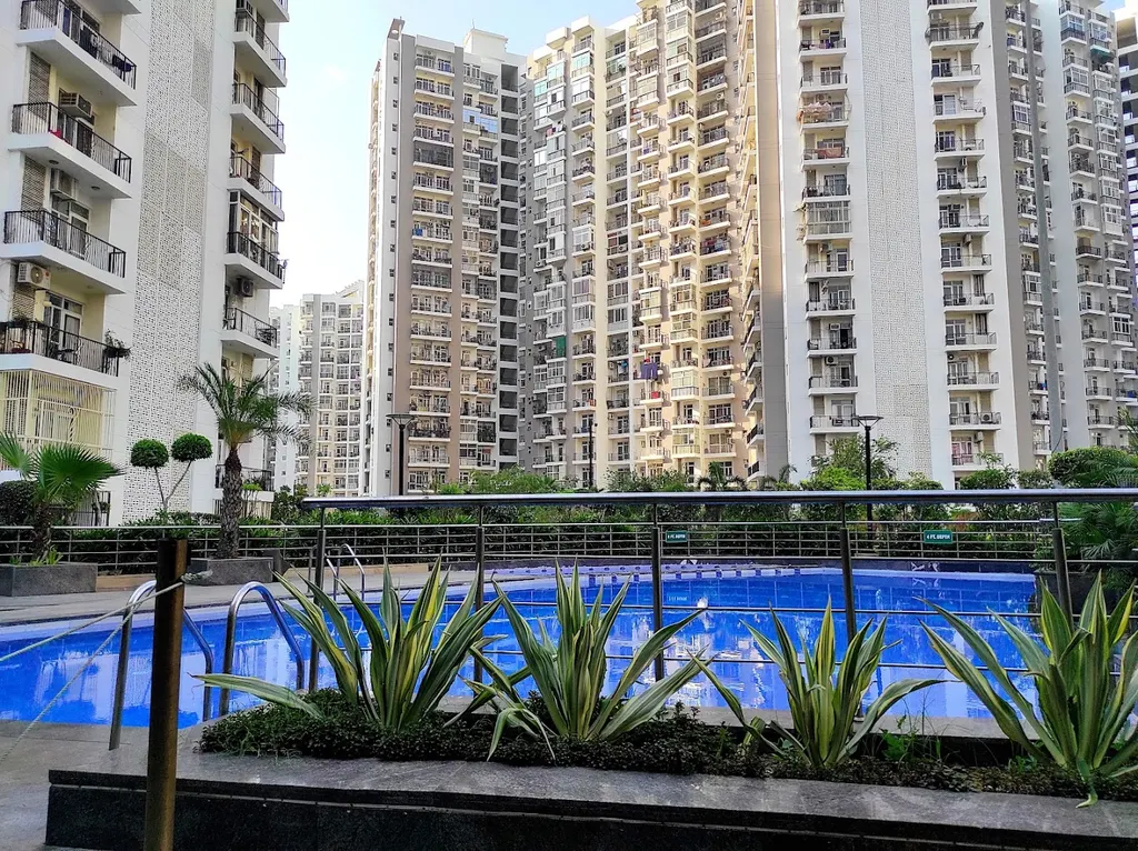 Swimming Pool Front Club Prateek Wisteria — Swimming in Sector 77