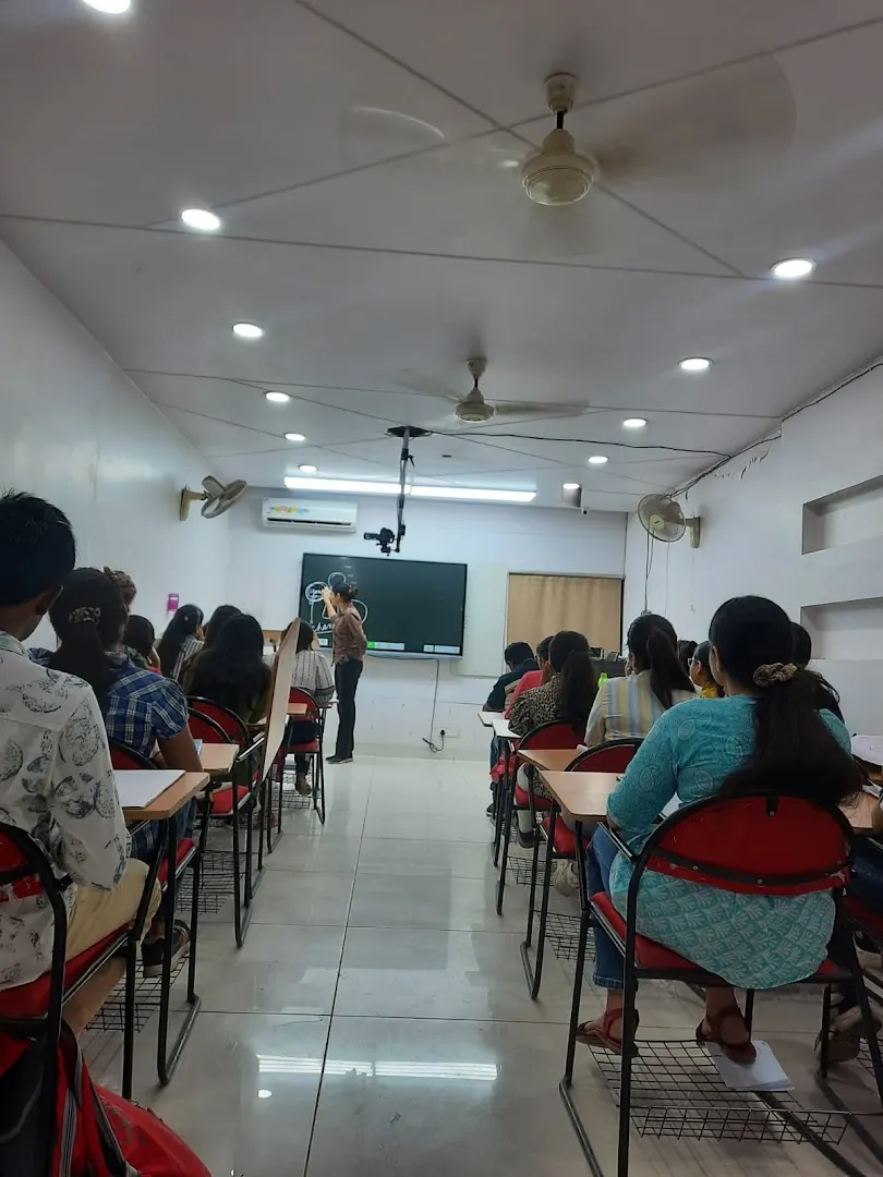 Shri Krishna IAS Institute — Art & Craft in Sector 7