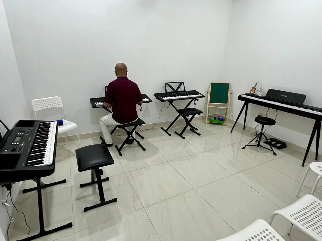 Hum and Strum Music School - Sahakara Nagar — Music in Kodigehalli