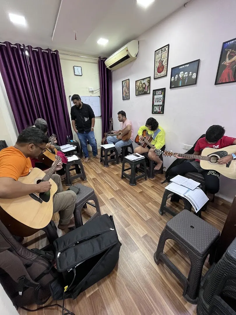 Dishant Guitar Academy — Music in Thane West