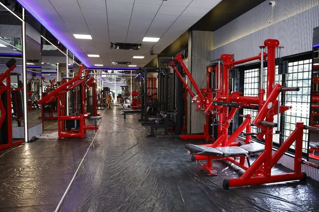 E-Gym Kandivali E Thakur Village