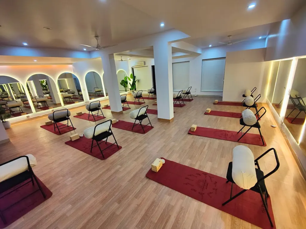 Manomaya Yogkulam — Yoga in Sector 54