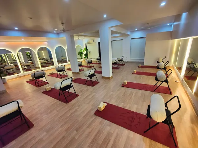 Manomaya Yogkulam — Yoga in Sector 54