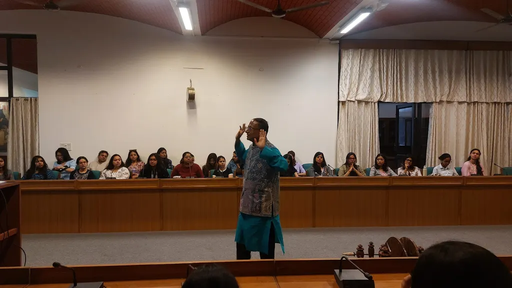Gandhi Smarak Prakritik Chikitsa samiti — Yoga in Mayur Vihar