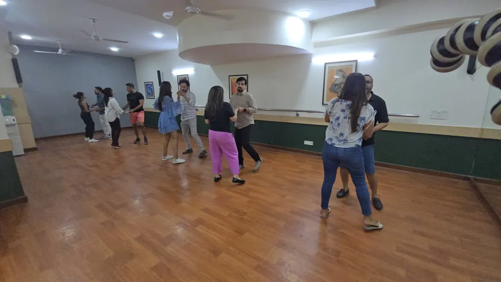 Delhi Bachata — Dance in Safdarjung Enclave