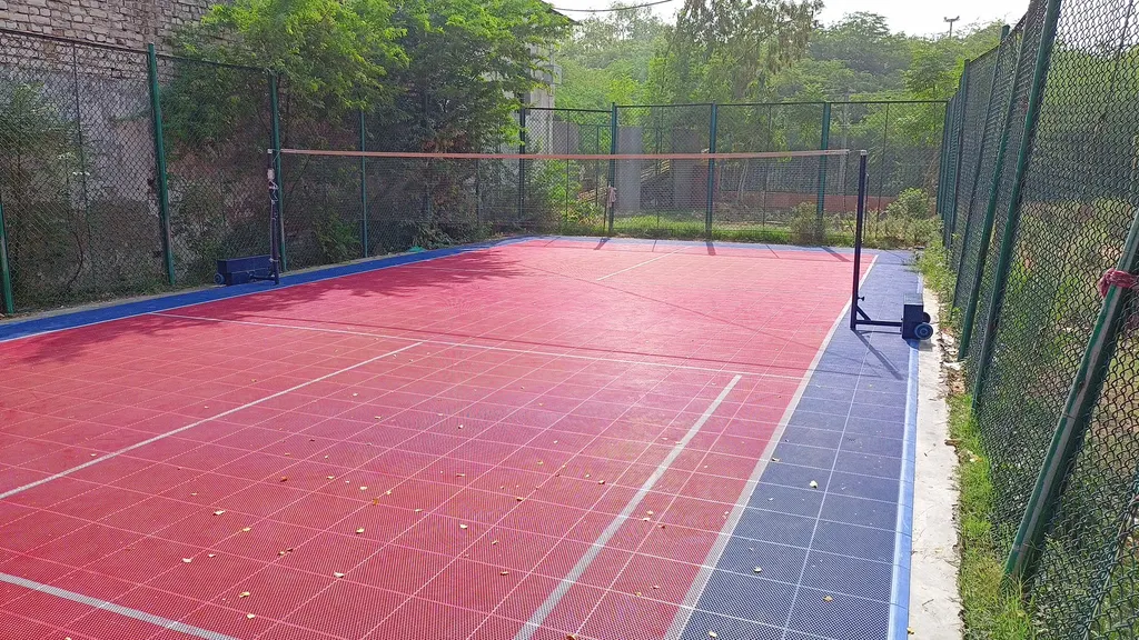Public badminton cour — Badminton in Naraina