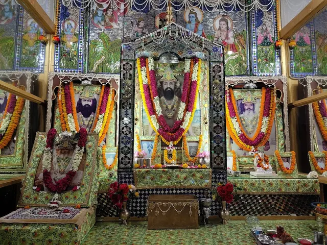 Shri Siddh Gufa Yoga Shikshan Ashram — Yoga in Rama Krishna Puram