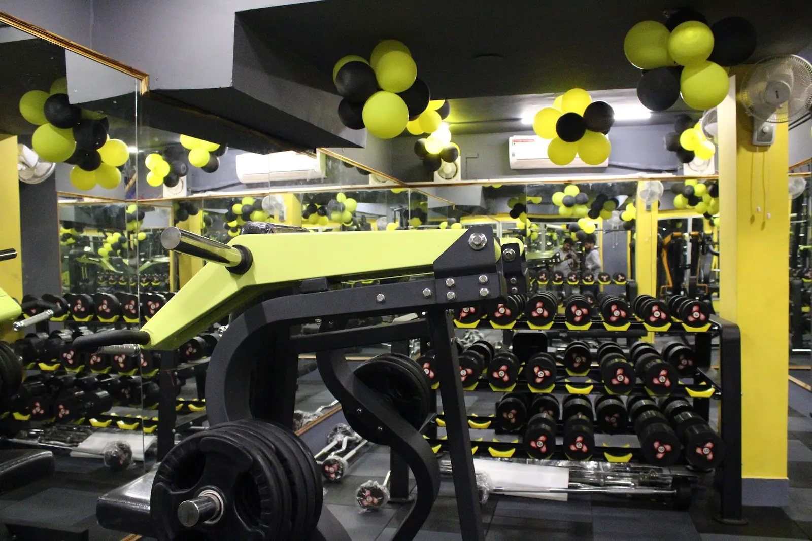 Gold's Top Fitness Gym photo 1