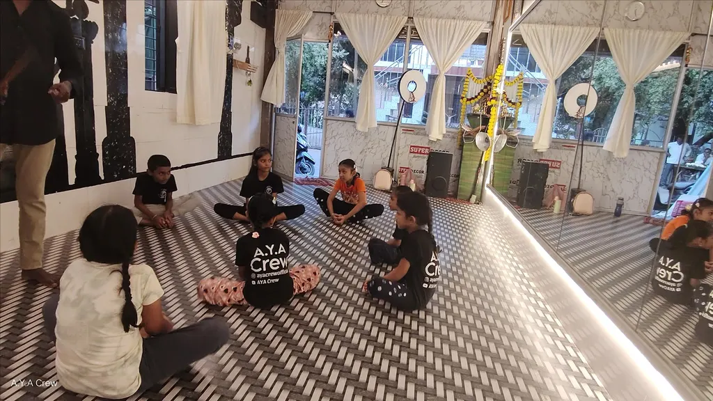 Aya Crew — Dance in Malad West