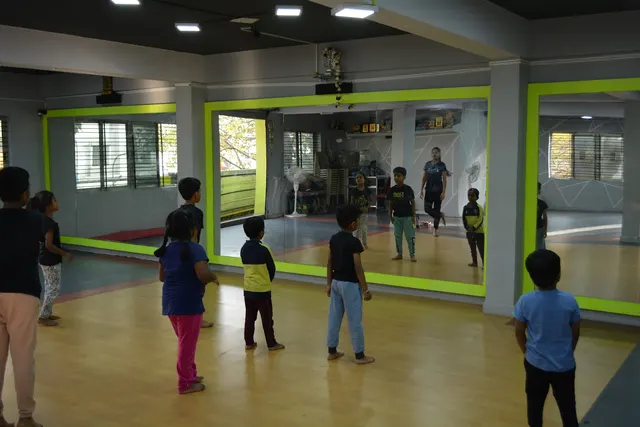 Hip hop dance studio — Dance in Palace Guttahalli