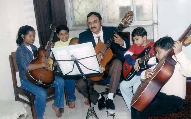 Mallik Sir's Guitar Classes — Music in Borivali West