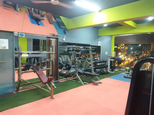 Muscle garage gym