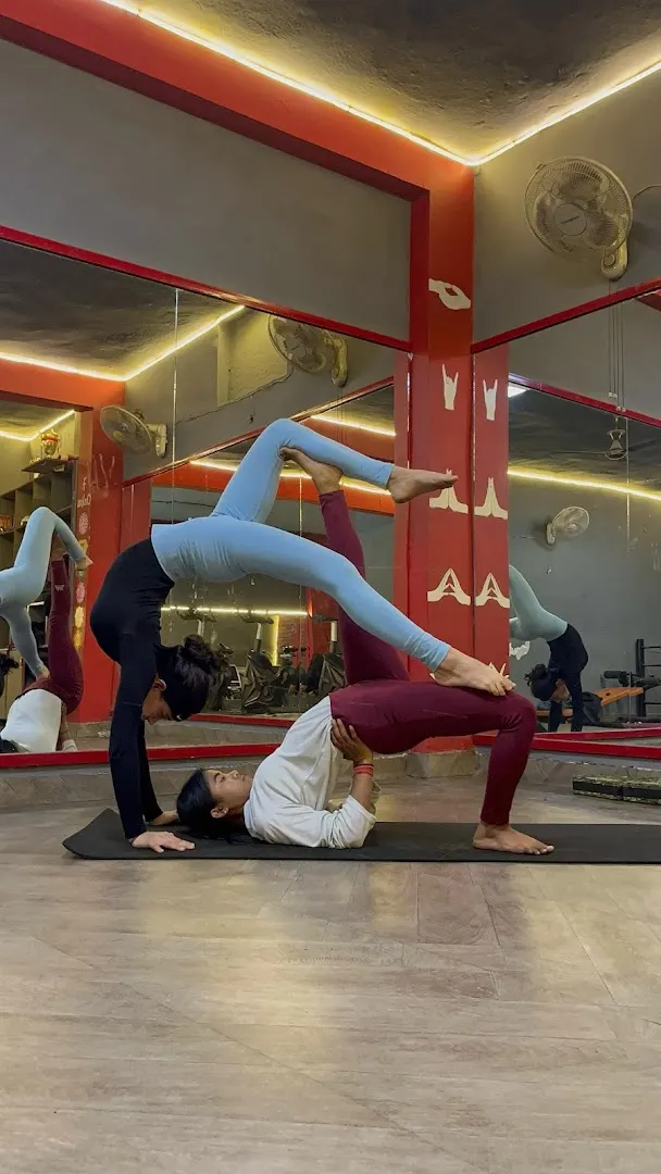 Mokshi yog — Yoga in Madhu Vihar