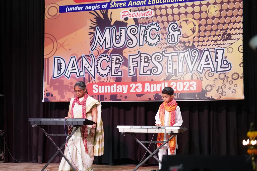 Kadambari Sangeet Mahavidyalaya Vaishali Ghaziabad. — Music in Vaishali