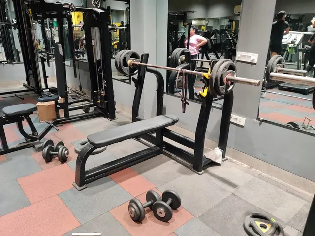 P-Academy Gym-Love Your Body
