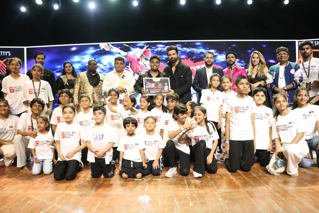 Royal Entertainment Dance Studio art & activity — Dance in Nerul