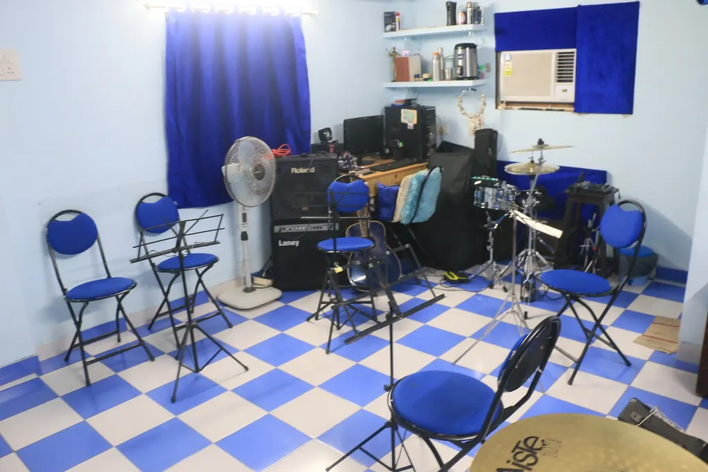 Linovz Music Classes — Music in Andheri West