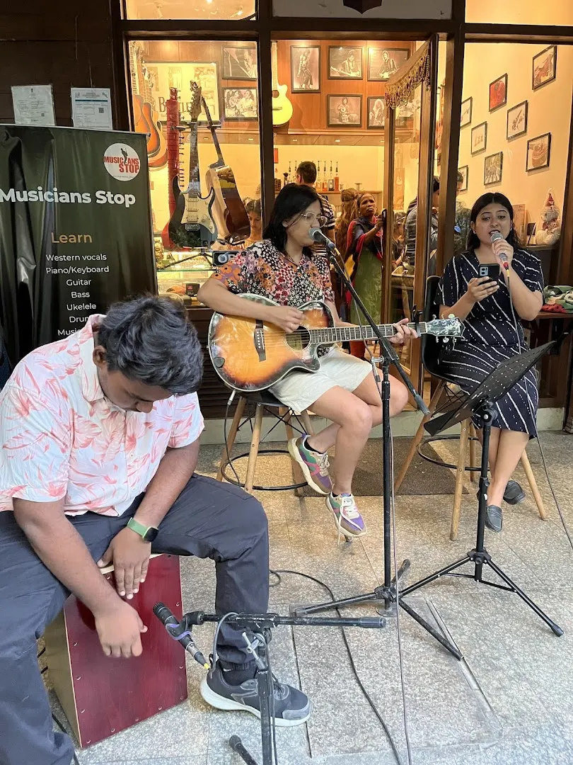 Musicians Stop — Music in Safdarjung Enclave