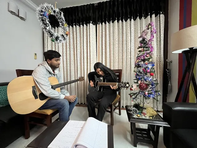 Beginner Guitar classes [home tuition available] — Music in New Ashok Nagar