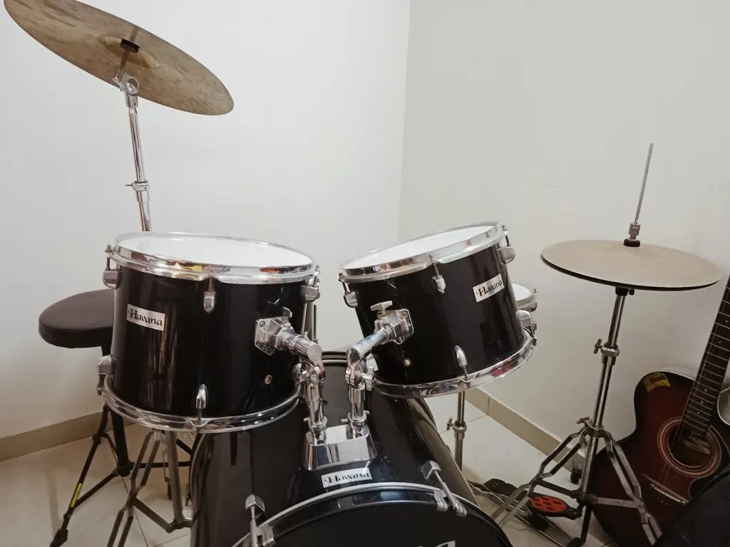 Hummingg Guitar music classes — Music in Raj Nagar Extension