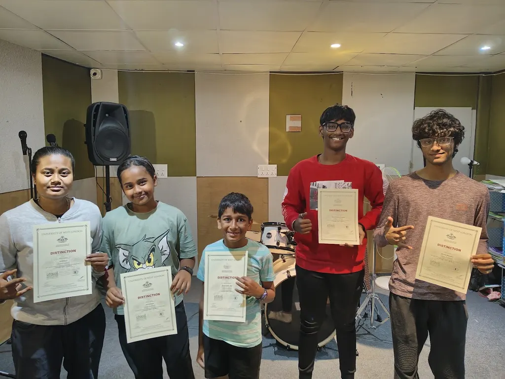 Musicista guitar tutorial — Music in Ashok Nagar