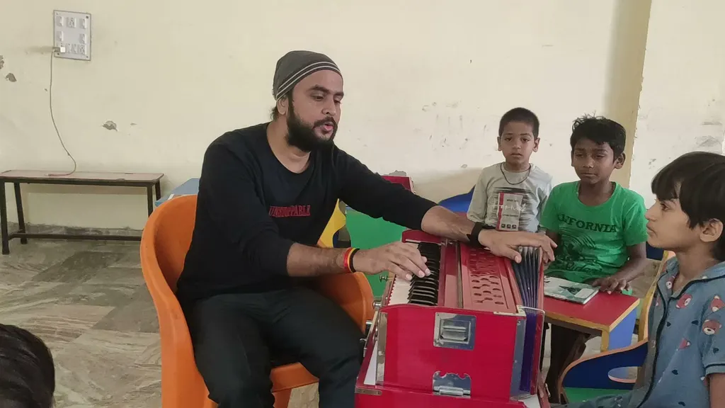 Singing class @ vivek musical dreams — Music in Ghevra