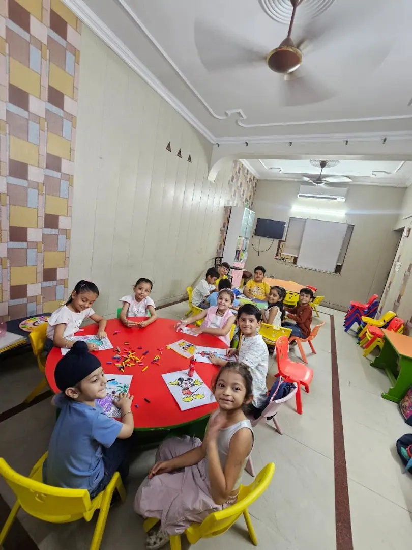 Learning Ladder — Art & Craft in Karol Bagh