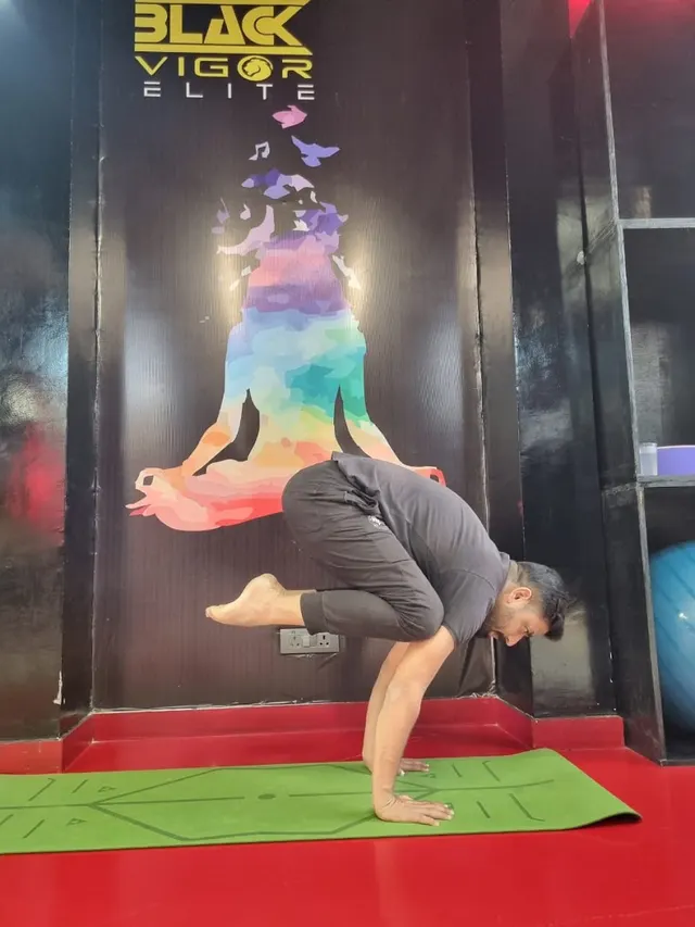Noida Yoga classes Weight loss At Home & Online Yoga class. male & female yoga Teacher, personal yoga trainer at home — Yoga in Sector 117