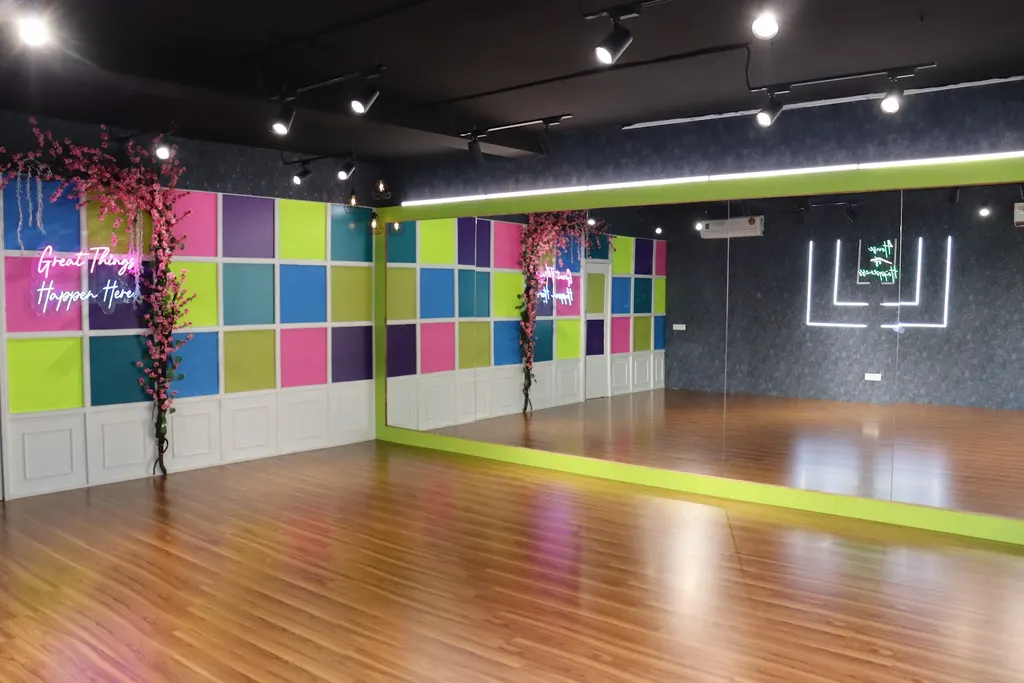 House of Happiness — Dance in Andheri East