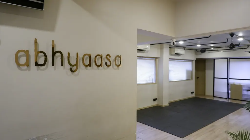 Dr. Natasha Bhambhani Wellness — Santacruz West