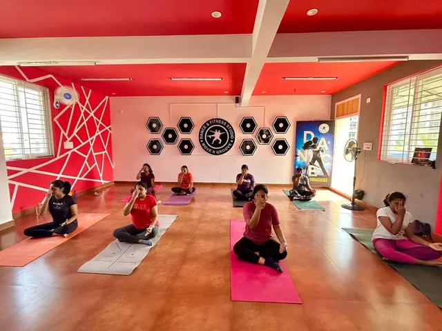 Prana by Dhivya — Yoga in Singapura