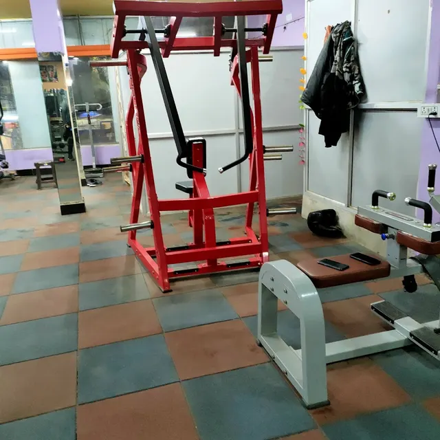 Muscle Beach Gym