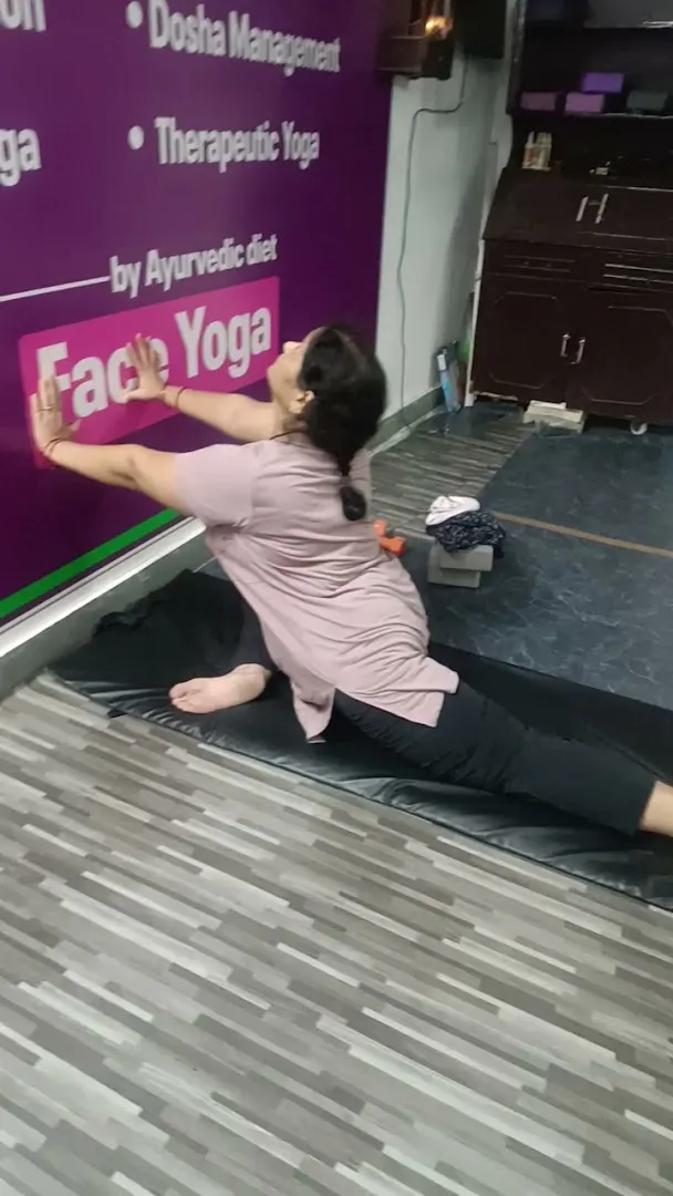 Kaya yog vatika — Yoga in Sahibabad