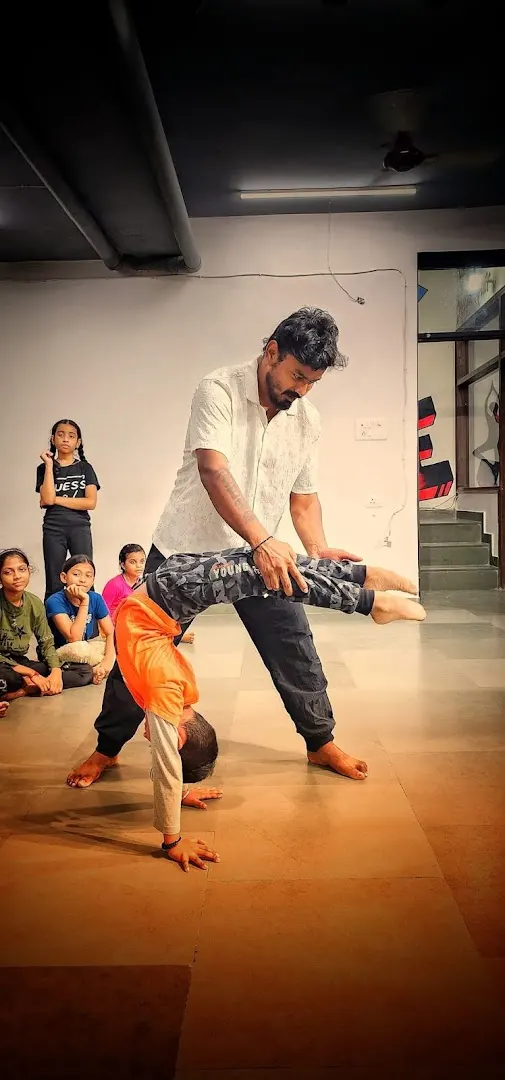 Gali dance studio — Dance in Saraswati Vihar