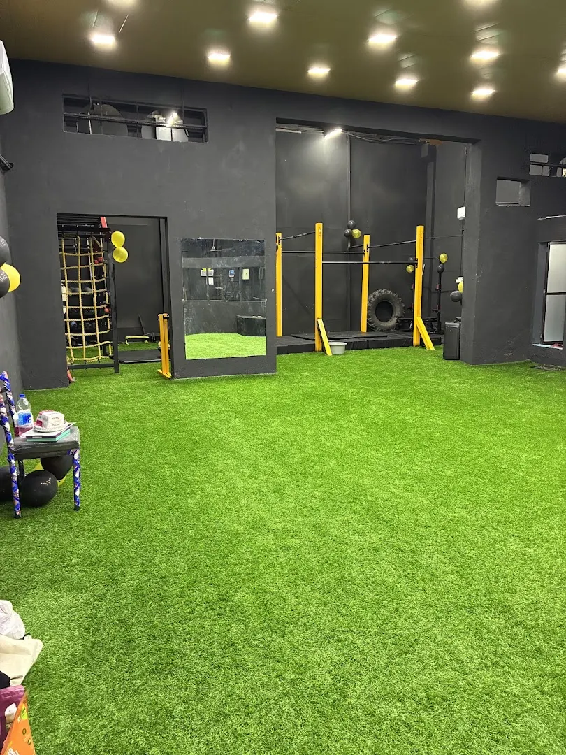 Fitoholic Raw Fitness Studio: Calisthenics x Yoga — Yoga in Thane West