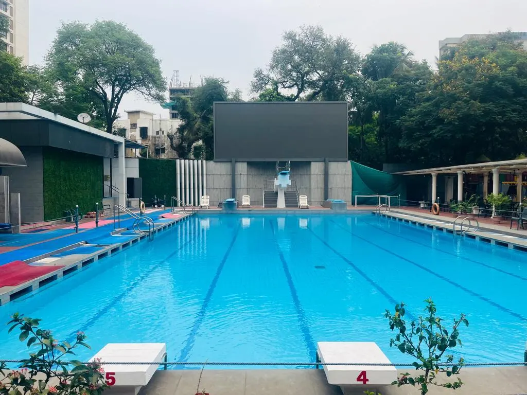 Michael Phelps Swimming at Chembur Gymkhana — Swimming in Chembur