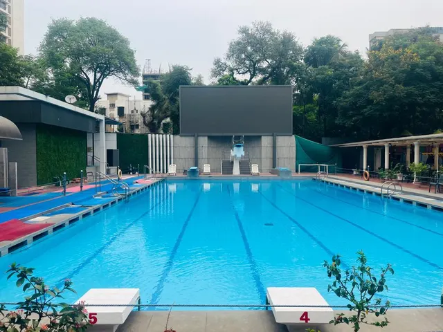 Michael Phelps Swimming at Chembur Gymkhana — Swimming in Chembur