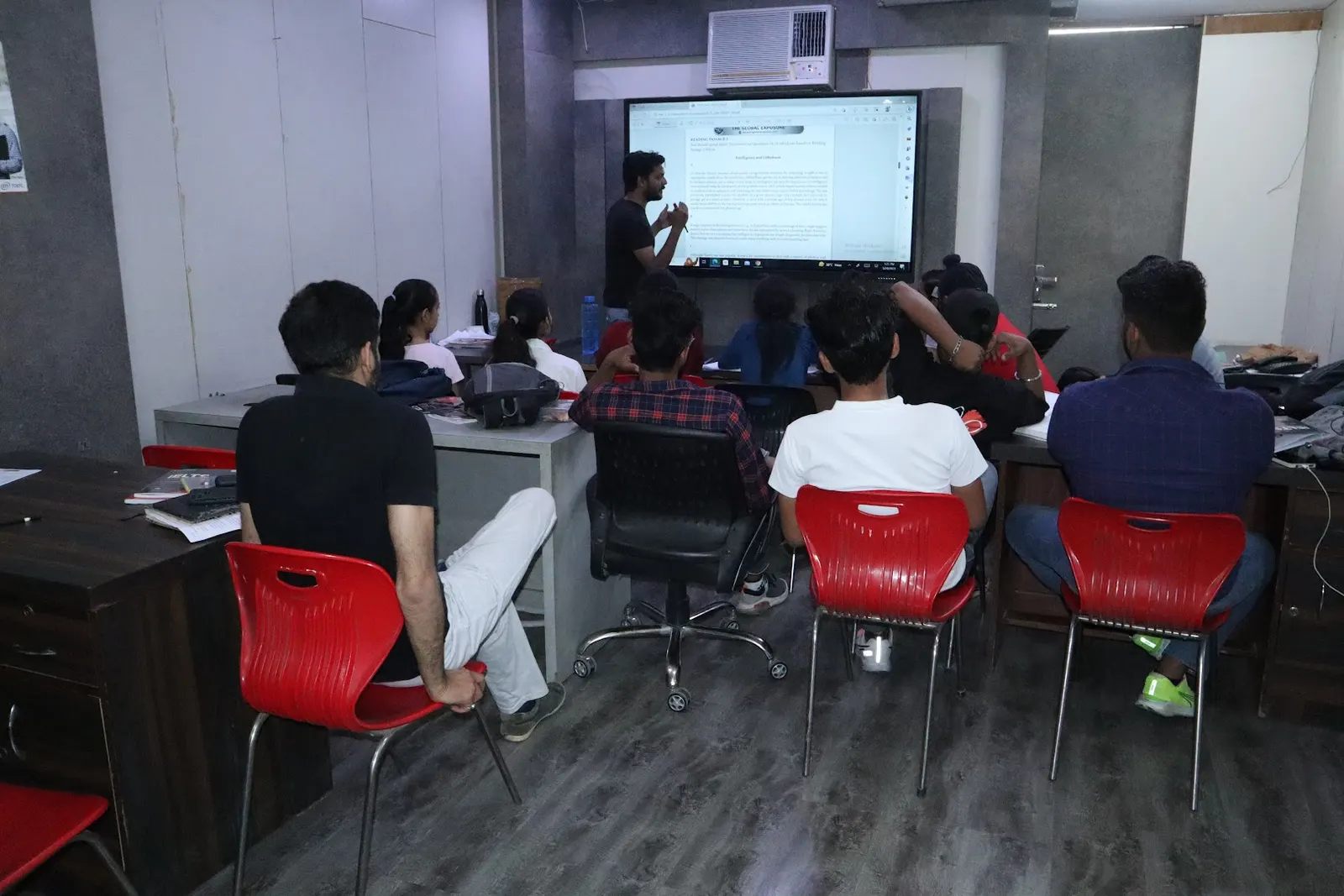 The Global Exposure — Language in Punjabi Bagh, Delhi