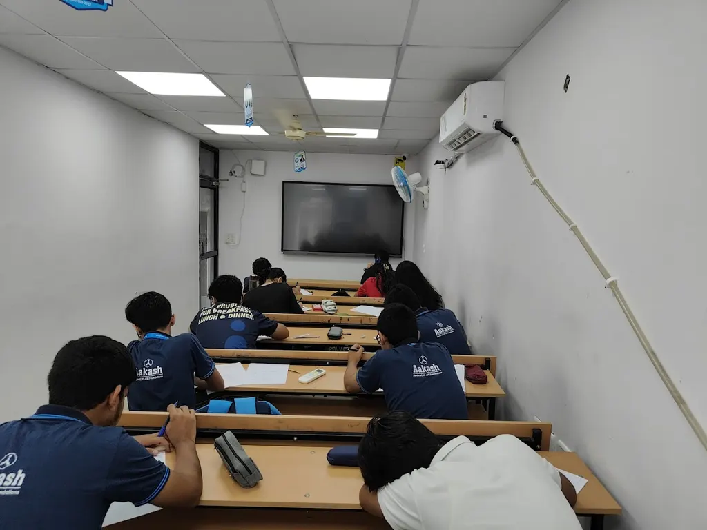Aakash Institute — Swimming in Sector 84