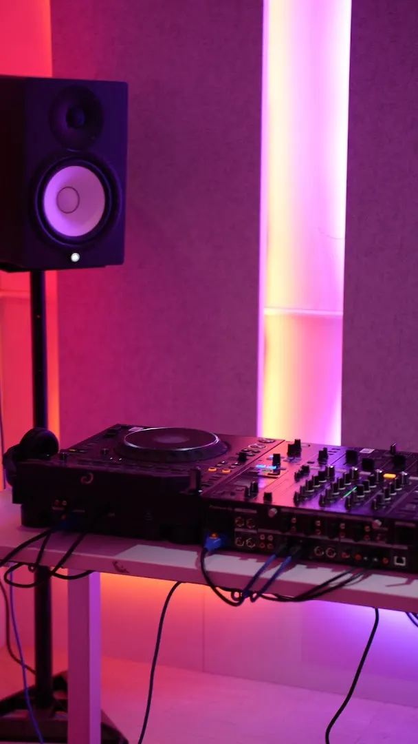 Takeover Music Academy — Music in Chhatarpur