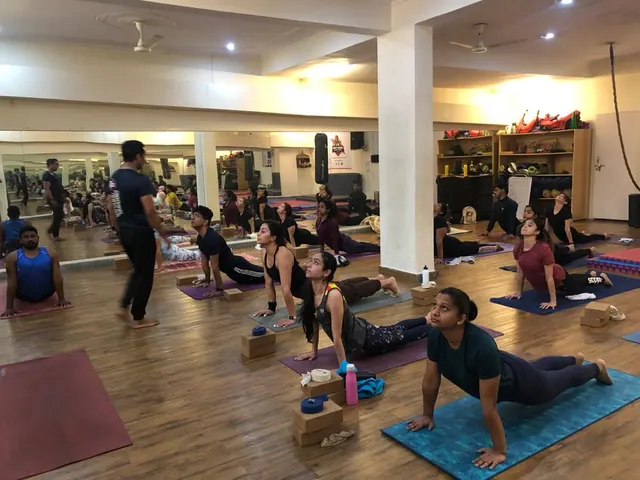 AumYogaShala — Yoga in Sector 53