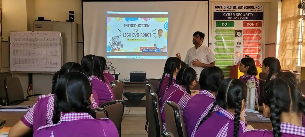 RoboGenius Pro — Coding & Robotics in Tilak Nagar