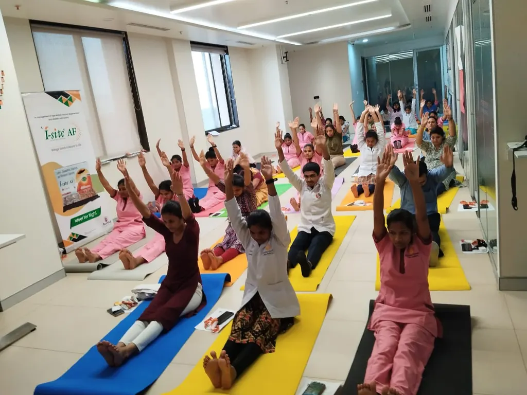 Divy yog — Yoga in Antop Hill