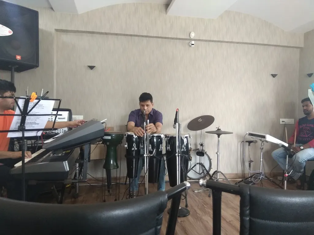 Amit Mhatre's Bollywood Singing Classes — Music in Dadar