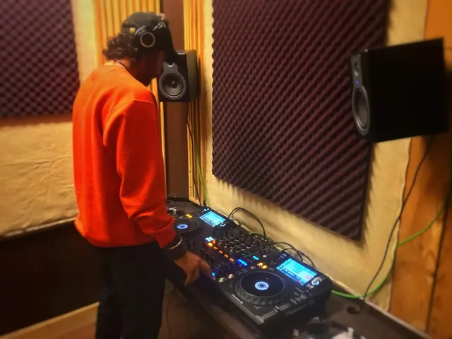 Spin Gurus DJ Safdarjung Enclave — Music in Safdarjung Enclave