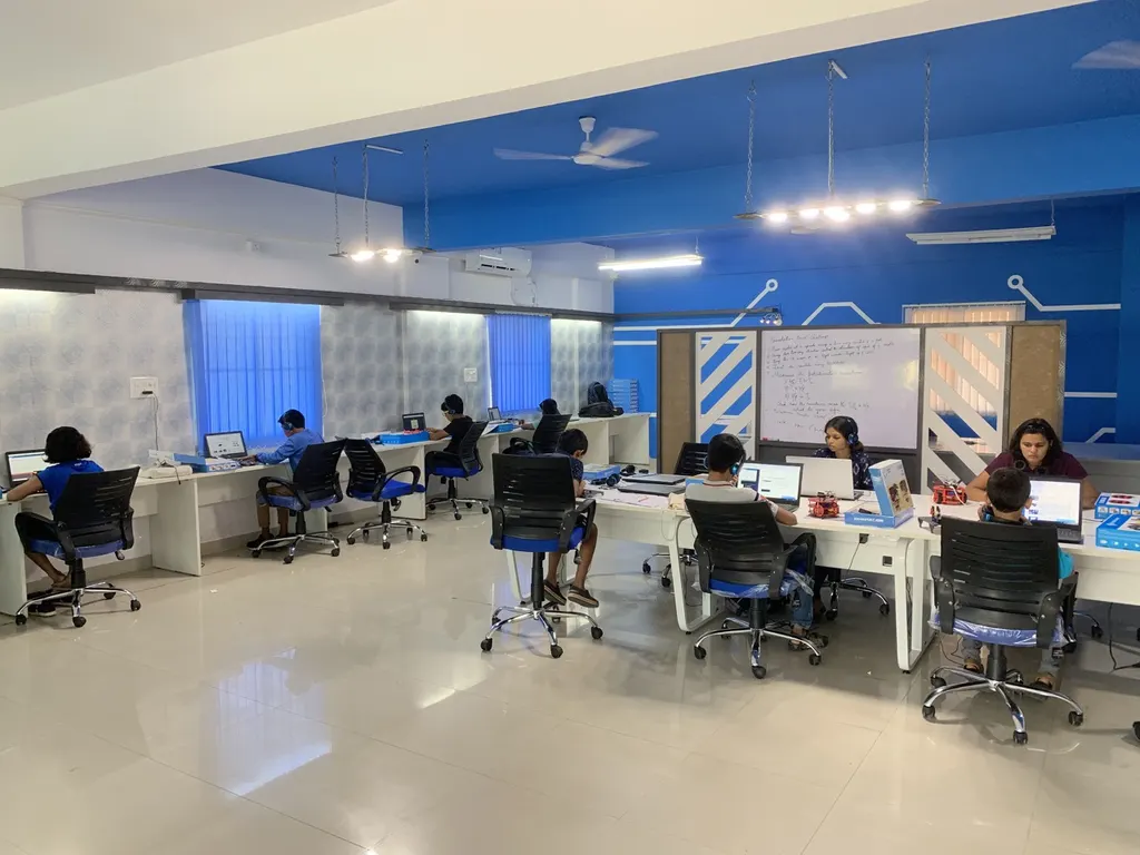 Roboprenr HSR — Coding & Robotics in HSR Layout