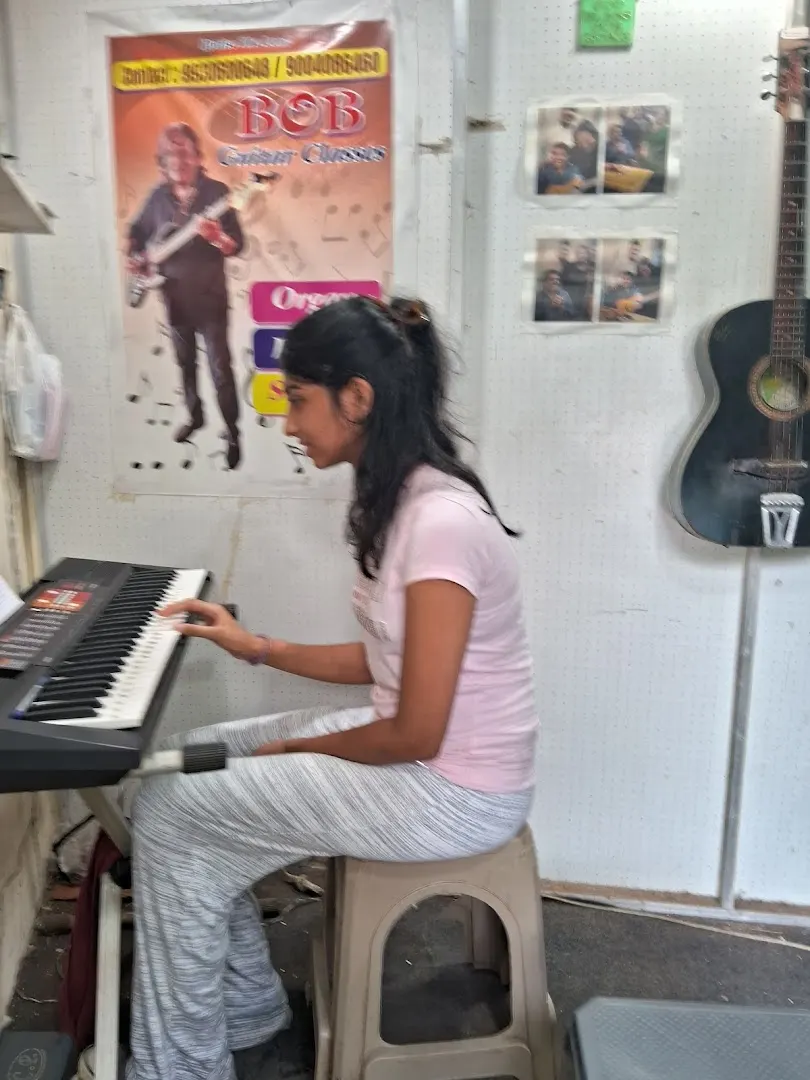 Bob Guitar Classes — Music in Asalpha