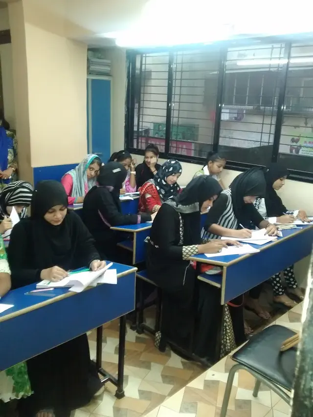 Ideal Classes — Art & Craft in Mumbra