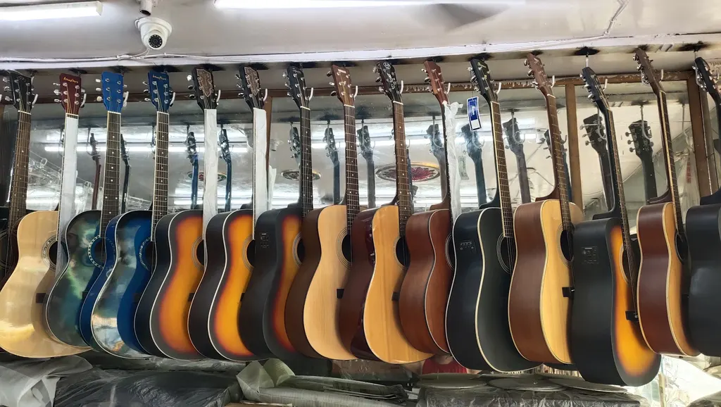 Muzik Bar Guitar Shop & Recording Studio — Music in Sector 130