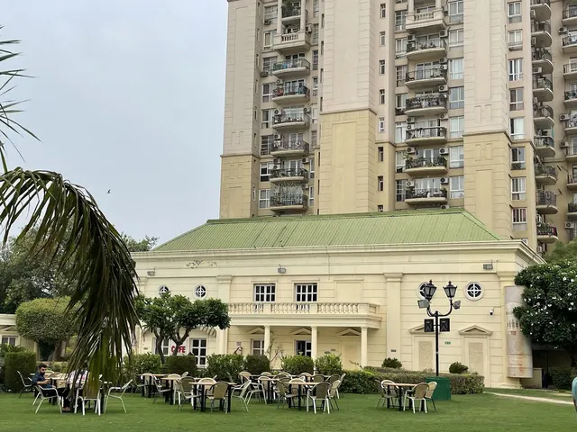 The City Club — Swimming in Galleria Market